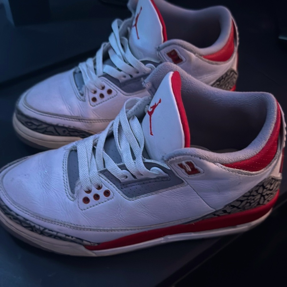 (Jordan 3’s) SIZE :6 /Women and Kids